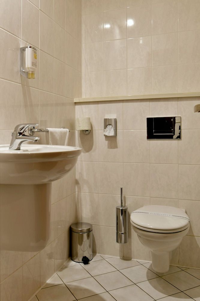 Coronet Single Room 6