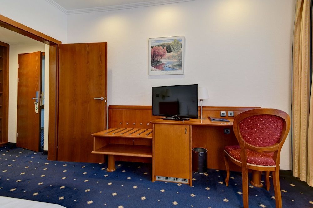 Coronet Single Room 5