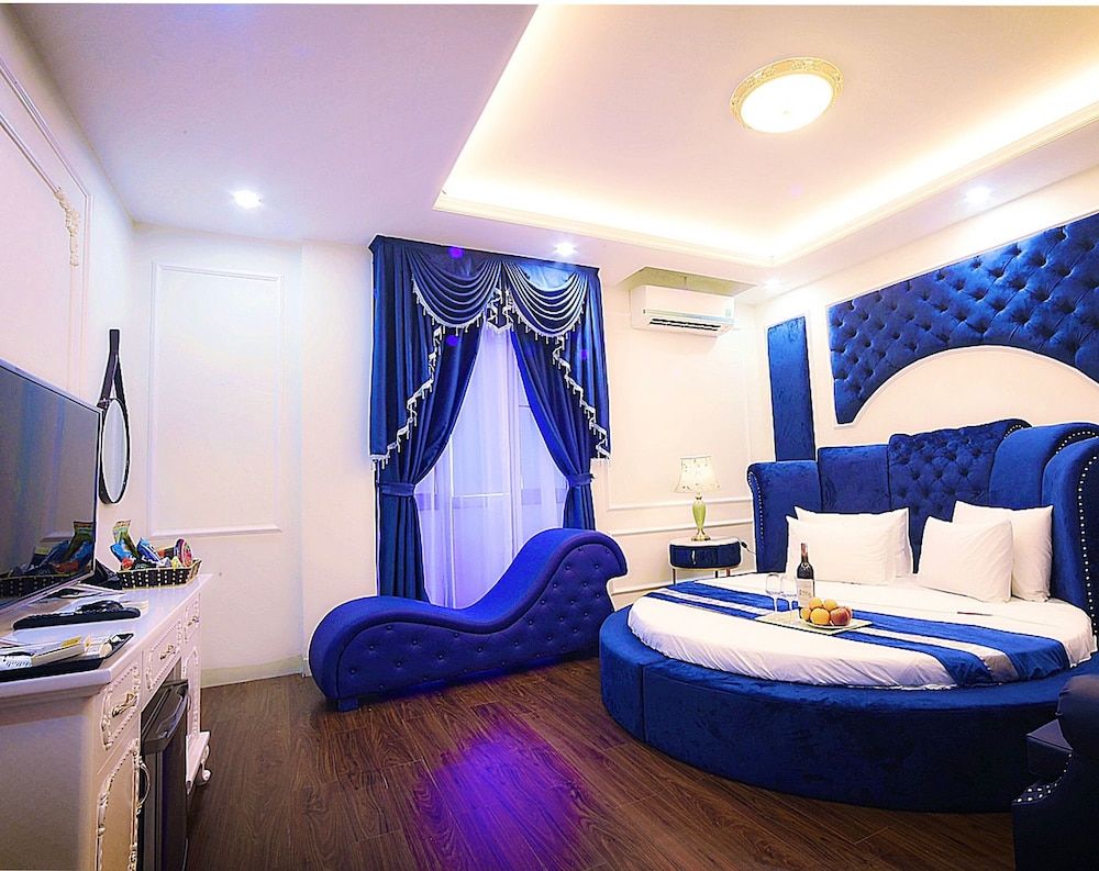 undefined Royal Hotel II 2