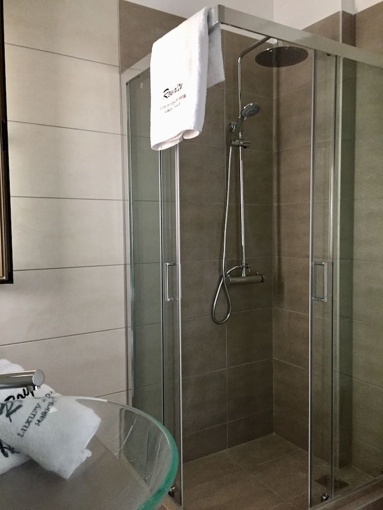 Royalty Suites Loft Deluxe Studio Suite 3