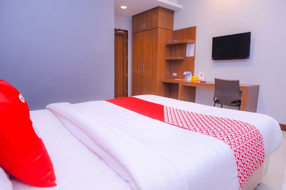 Super OYO Capital O 1630 Hotel Syariah Ring Road Deluxe Double Room 4