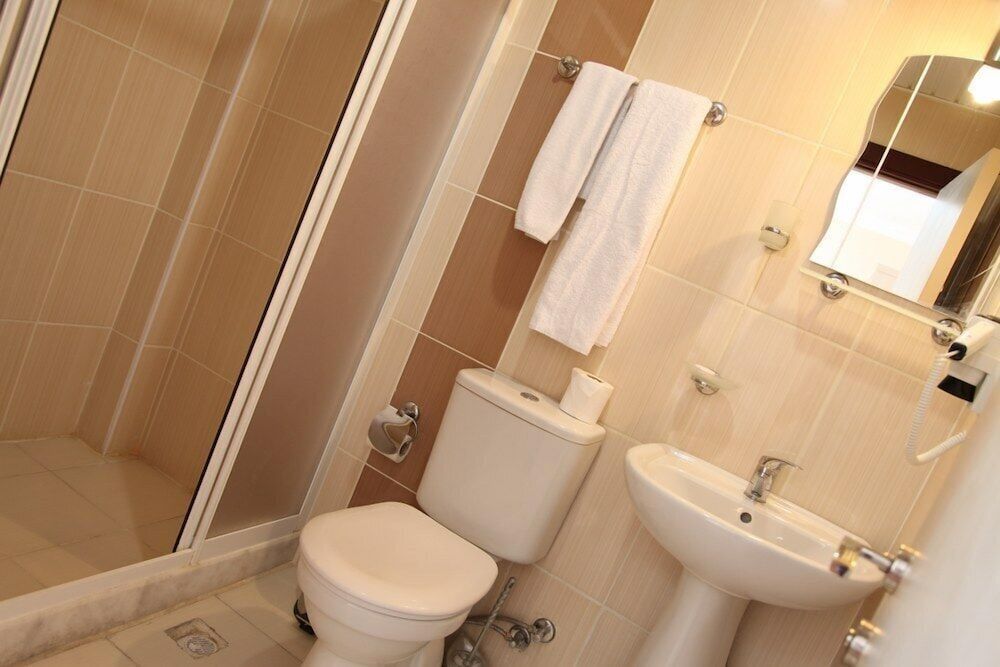 Hattusirin Otel Standard Triple Room 3
