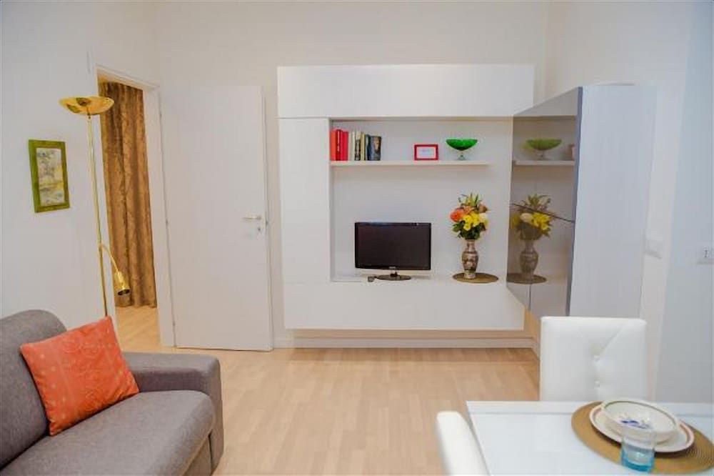 undefined Sarzana 10