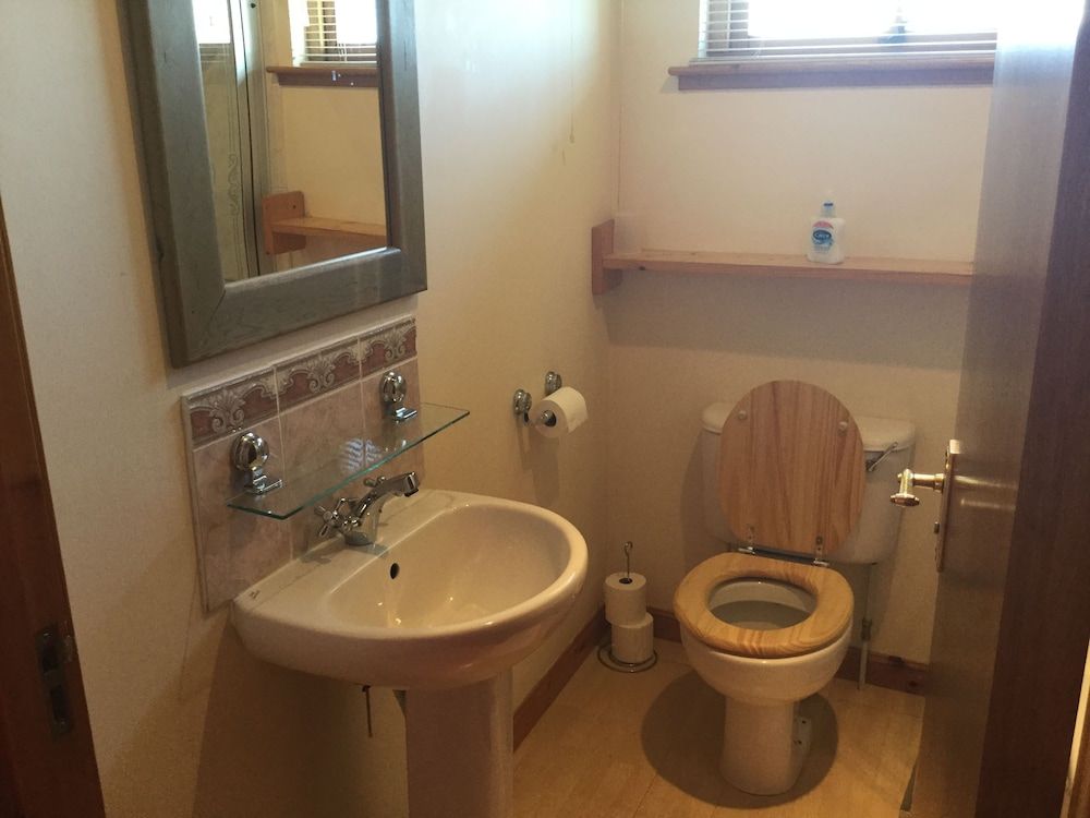 Inverness Apartments - Glen View Two-Bedroom Apartment 6