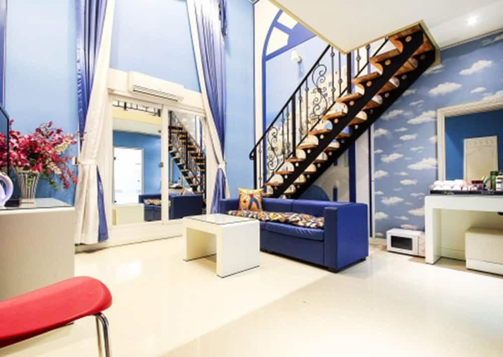 Belita N Goodtime Drive-in Motel Suite (World) 3