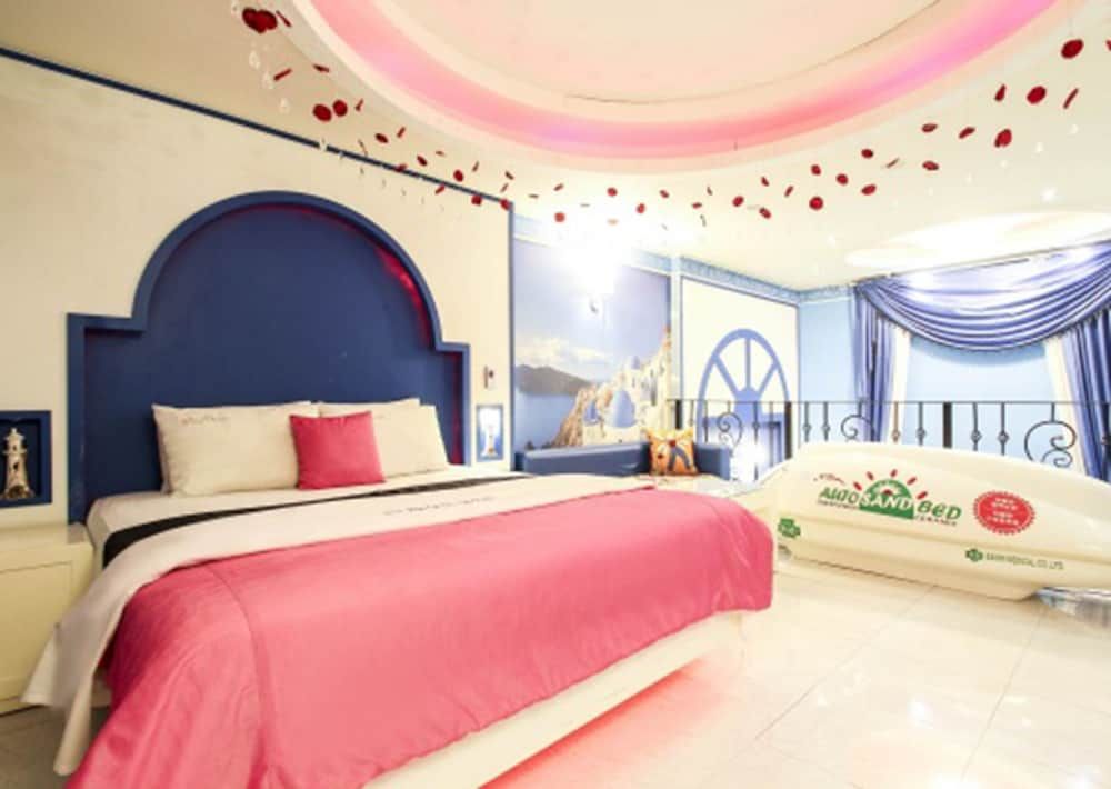 Belita N Goodtime Drive-in Motel Suite (World) 2