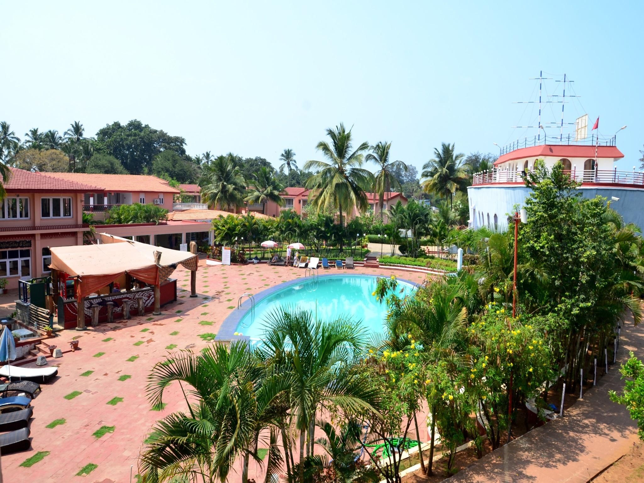 Swimming pool [outdoor]