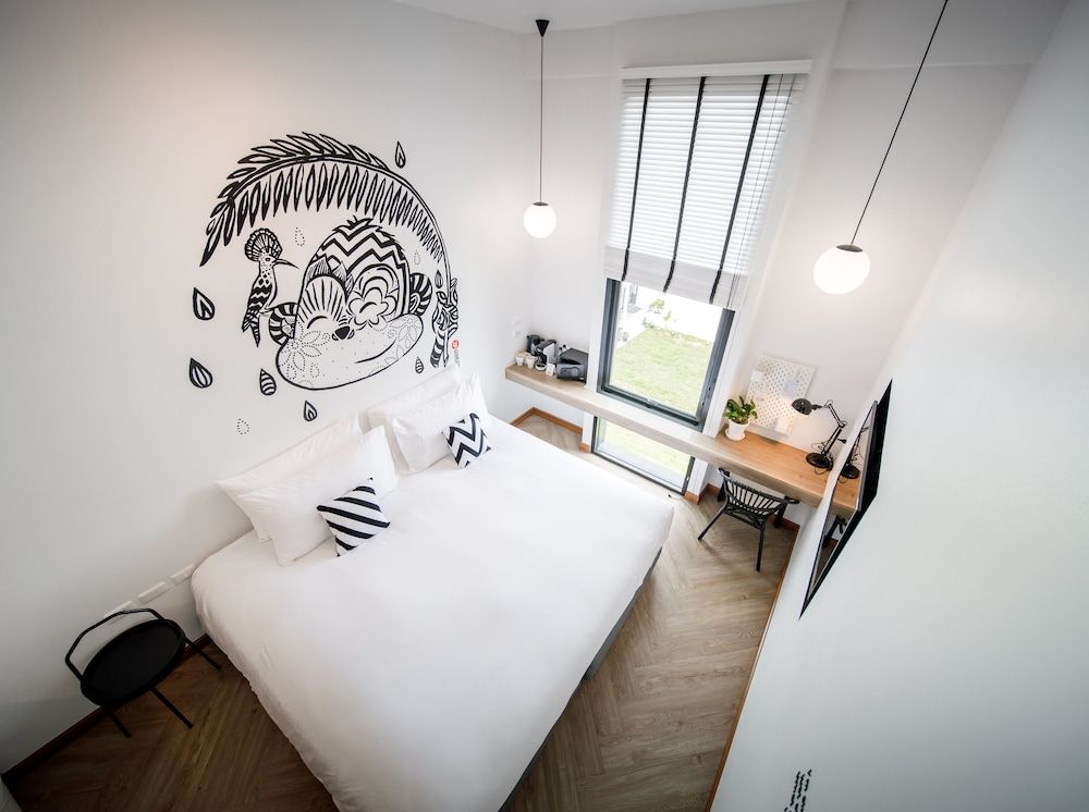 Blu Monkey Hub & Hotel Ranong Chimpanzee pod (King bed) 2