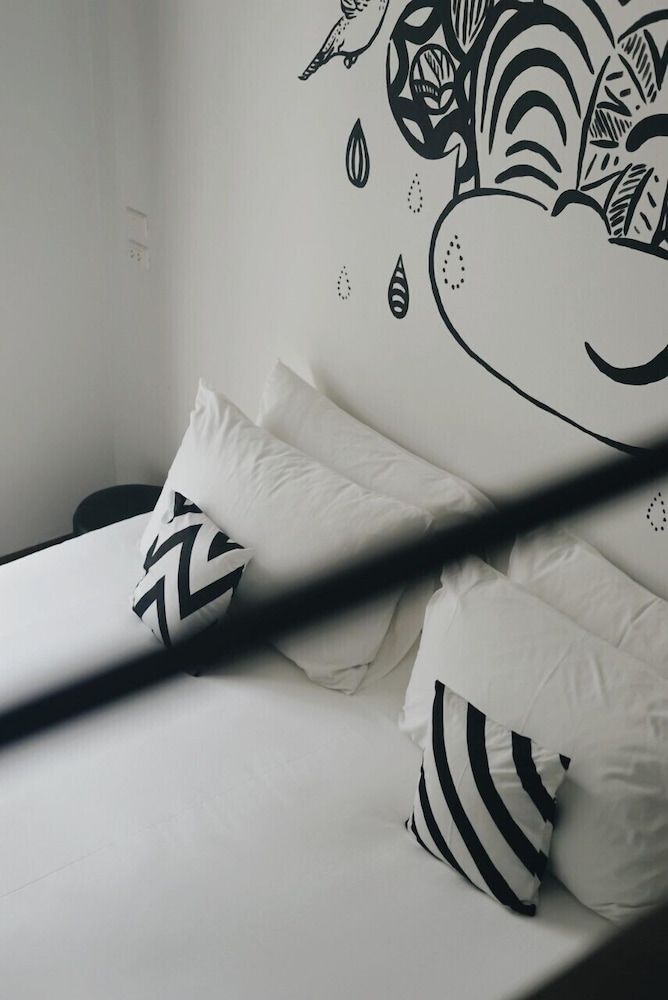 Blu Monkey Hub & Hotel Ranong Gorilla pod ( Double bed + Loft bed ) 3