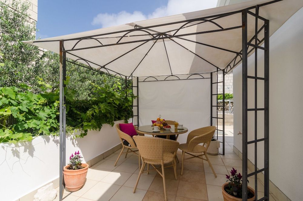 undefined Apartment & Room Lady O 2