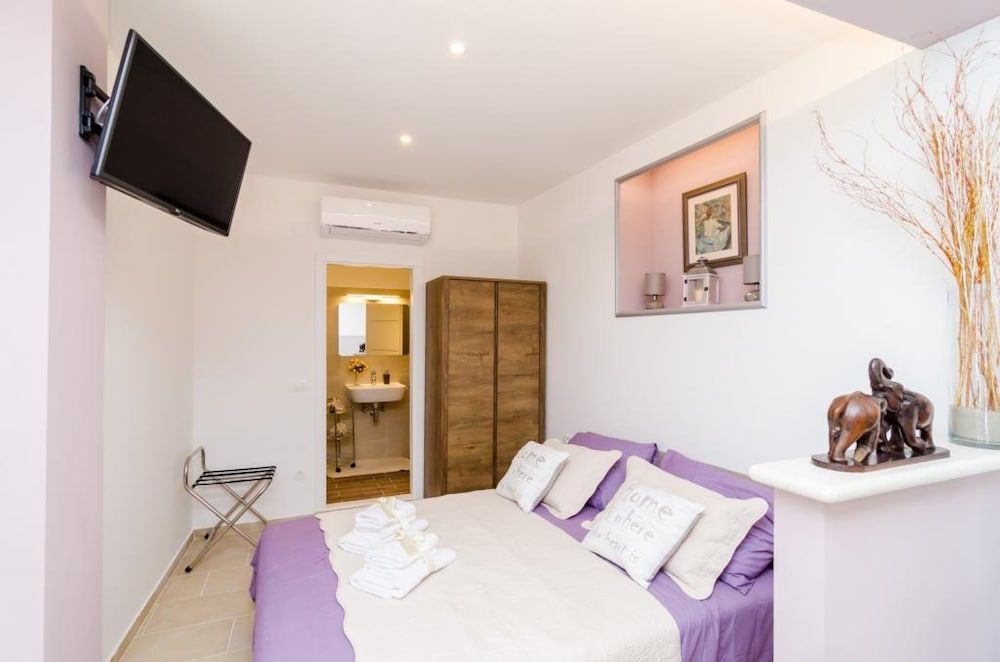 undefined Apartment & Room Lady O 9