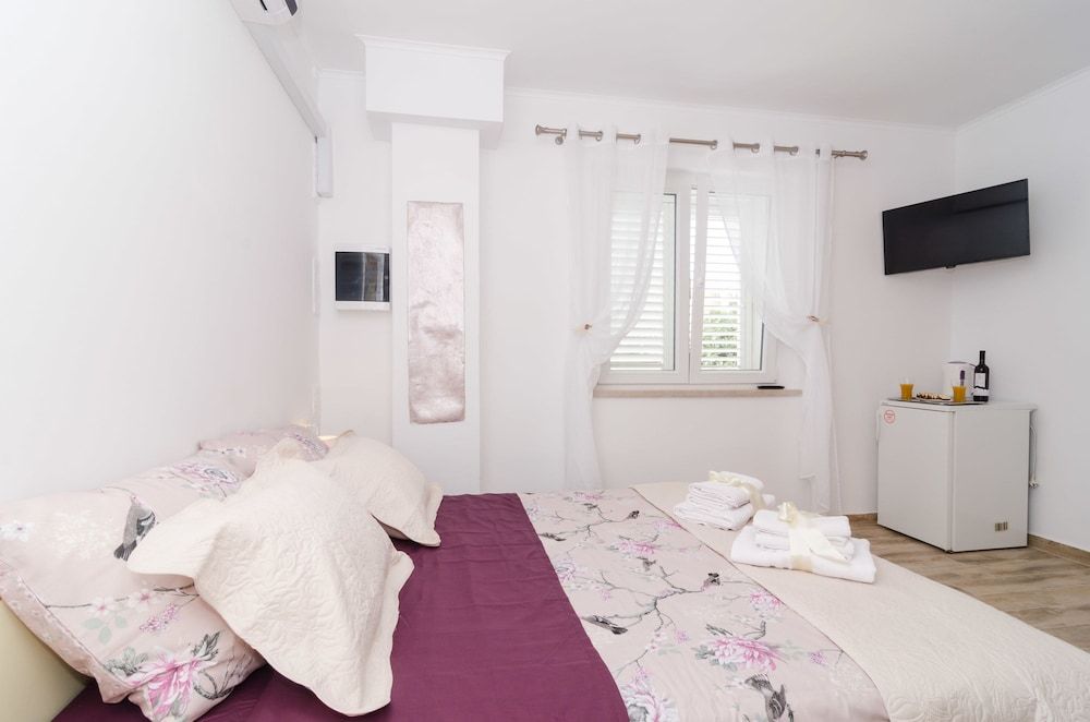 undefined Apartment & Room Lady O 6