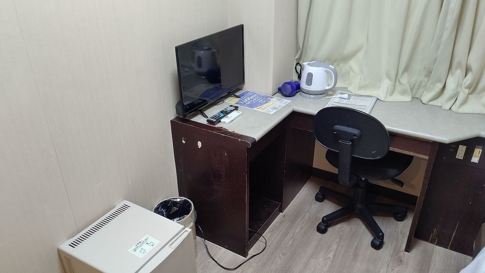 Single Room, Smoking