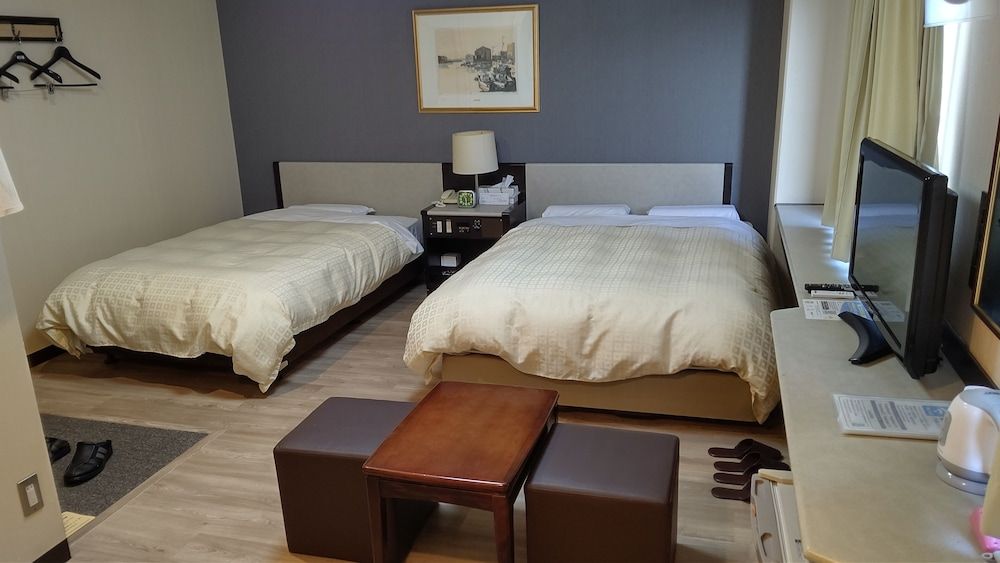 Family Room, Smoking (1 Queen Size Bed + 2 Semi Double Beds)