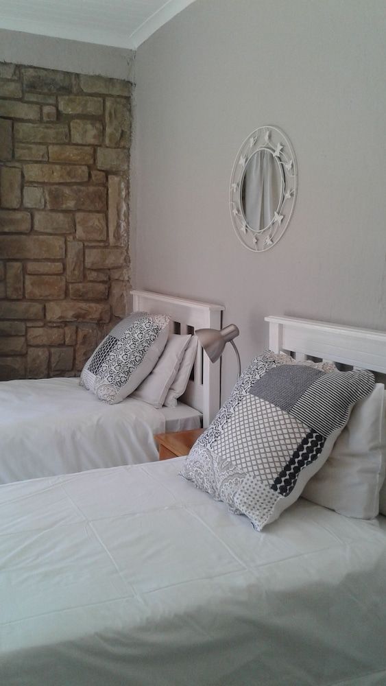 Ledges Retreat Family Cottage, 2 Bedrooms, Mountain View 2