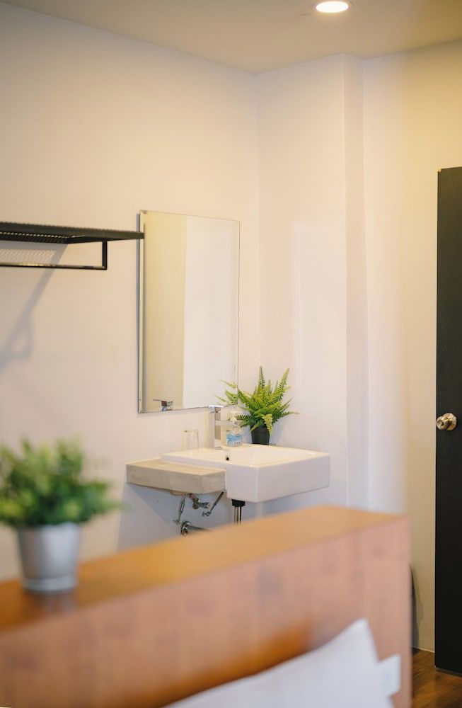 The Arbern Hostel x Bistro Signature Studio Suite, 1 King Bed, Non Smoking, Mountain View 6