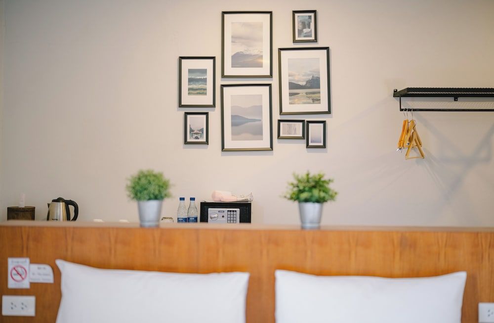 The Arbern Hostel x Bistro Signature Studio Suite, 1 King Bed, Non Smoking, Mountain View 3