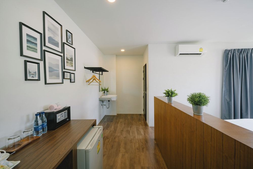 The Arbern Hostel x Bistro Signature Studio Suite, 1 King Bed, Non Smoking, Mountain View 5