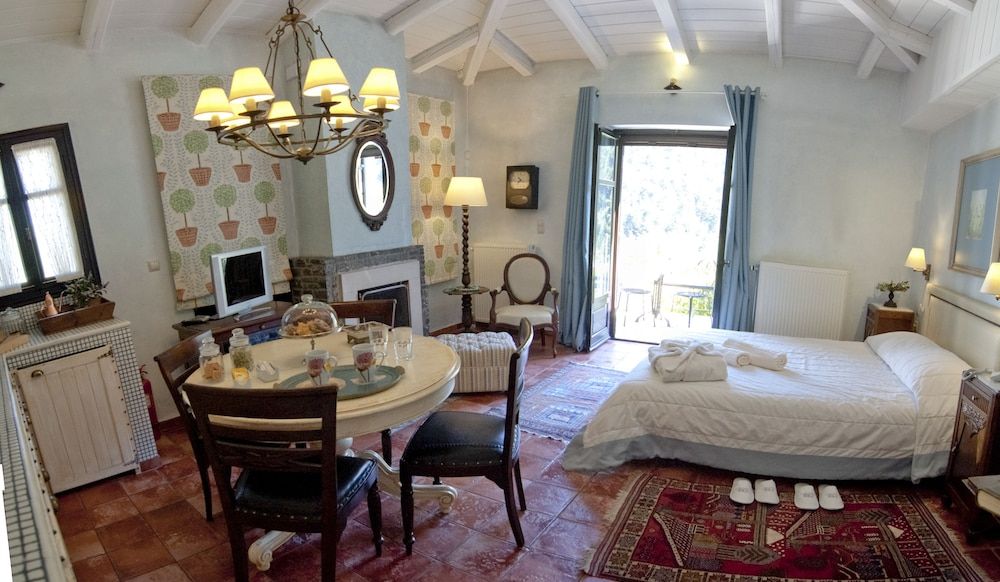 Ostra Menalon Luxury Suites Deluxe Villa (1 space)