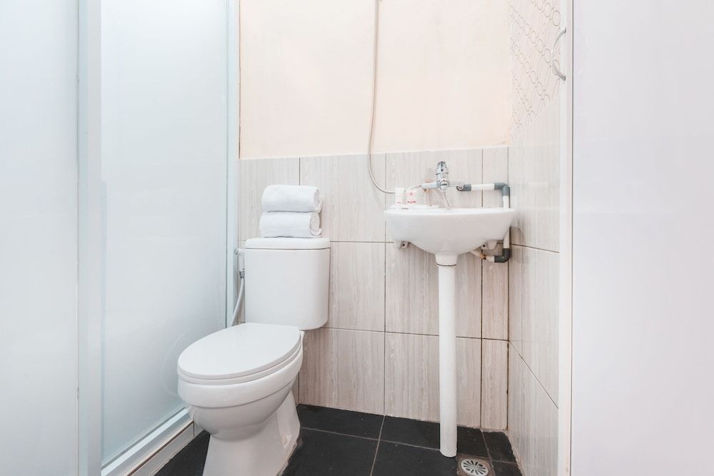 Super OYO 1868 J&b Room Pramuka Standard Double Room 7