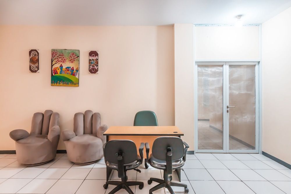 undefined Super OYO 1868 J&b Room Pramuka 9