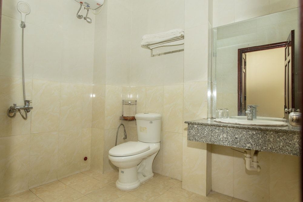 OYO 1067 Phuc Long Hotel Superior Family Room 7