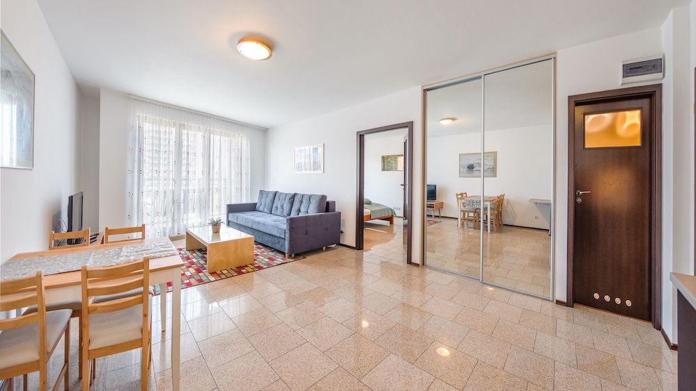 Apartment (78)