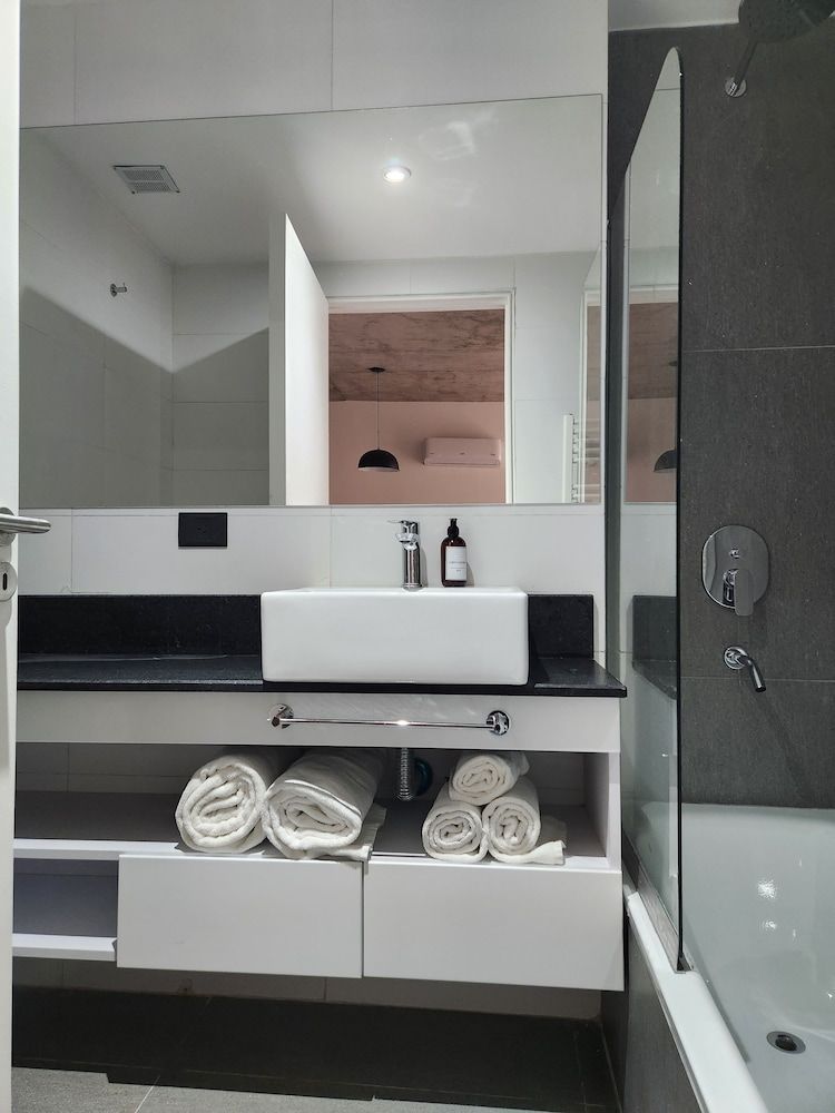 Loi Flats Neuquen, Edificio Talero Deluxe Apartment 6