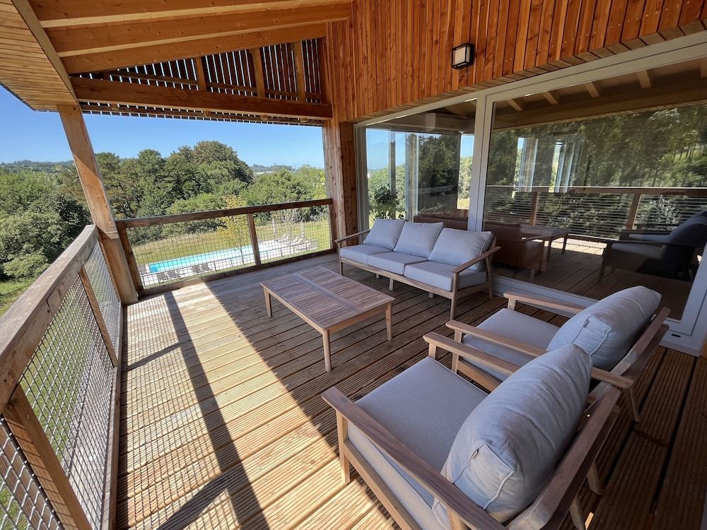 Basoan Deluxe Apartment, 3 Bedrooms, Terrace, Pool View 4