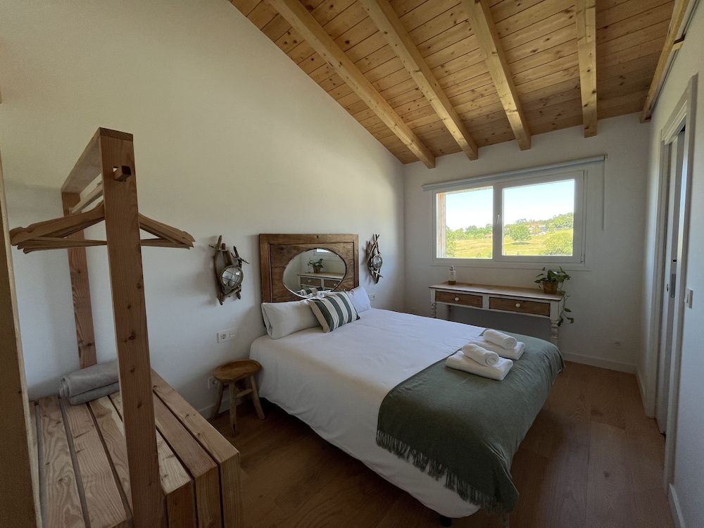 Basoan Deluxe Apartment, 3 Bedrooms, Terrace, Pool View 2