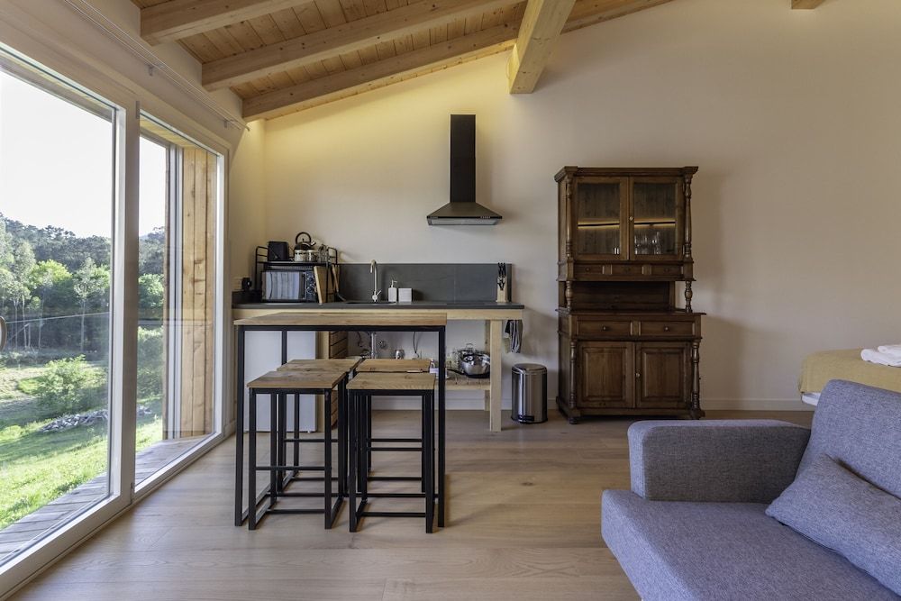 Basoan Design Studio Suite, Mountain View 4