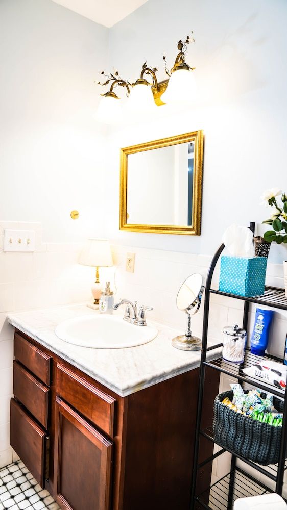 Isetta Inn (Boutique Inn) The Sacred Tower Room with Swing Bed and Shared Bath 14