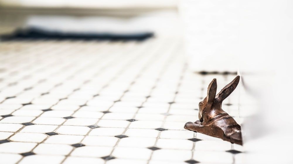 Isetta Inn (Boutique Inn) The Sacred Tower Room with Swing Bed and Shared Bath 9