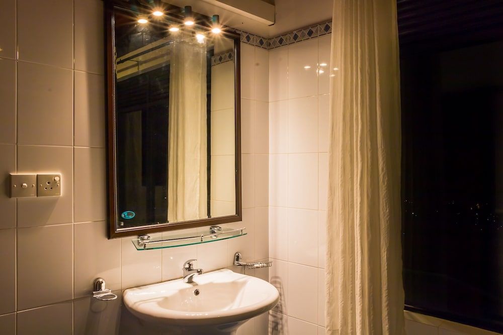 kandy Highland Unique King room with balcony 2