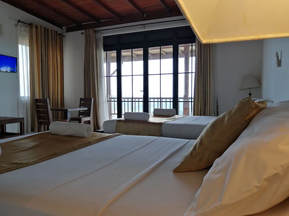 kandy Highland Unique King suite with balcony 2