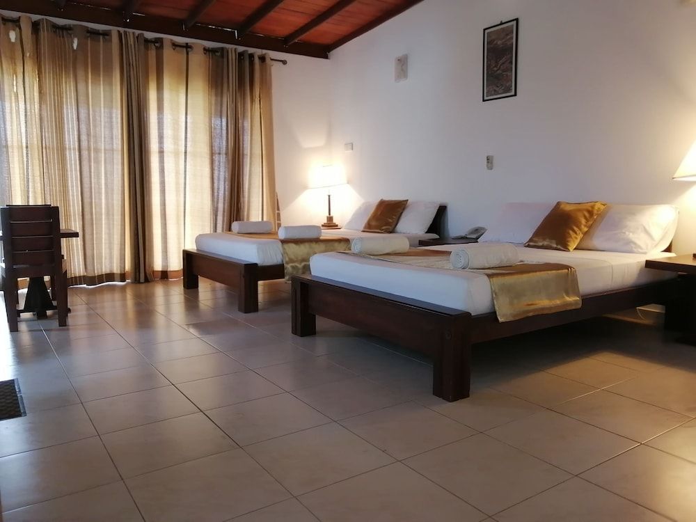 kandy Highland Unique King suite with balcony 3