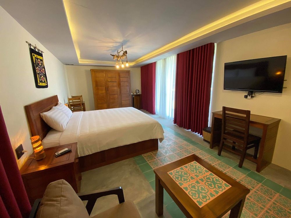 undefined Pink Tulip Hoi An 3