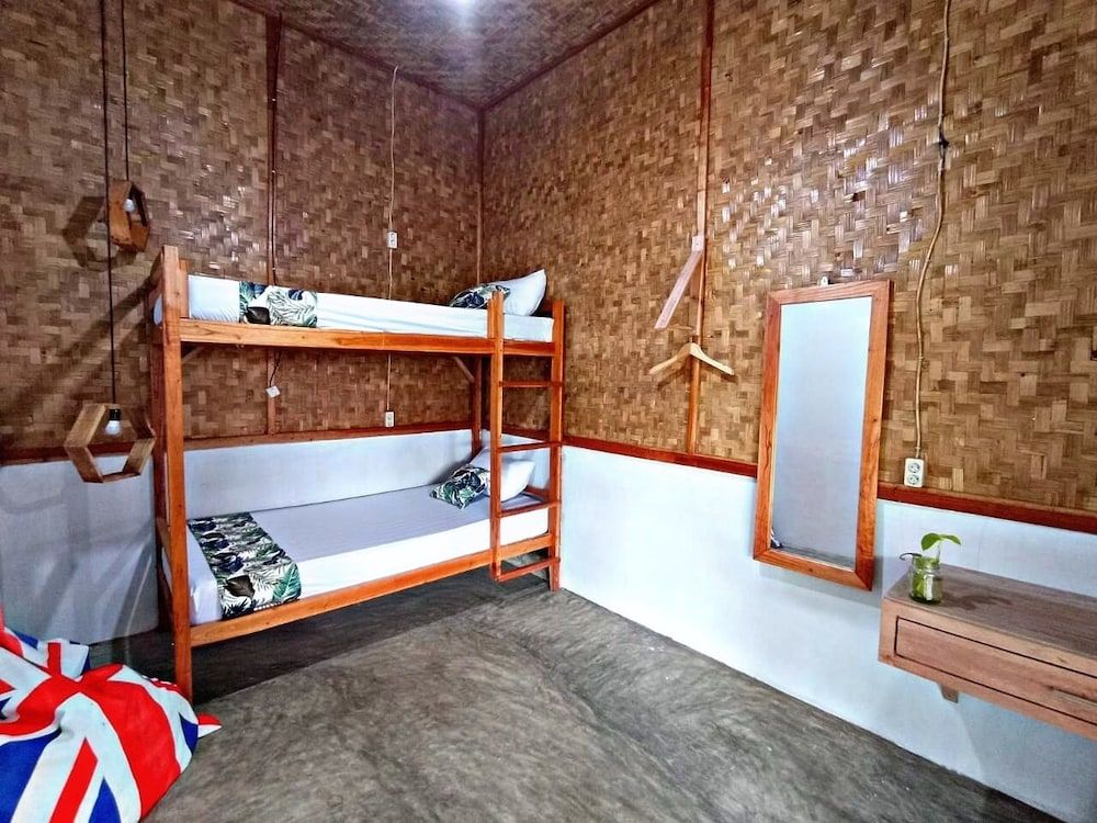 Cianjur Paddies Hostel Basic Quadruple Room 10