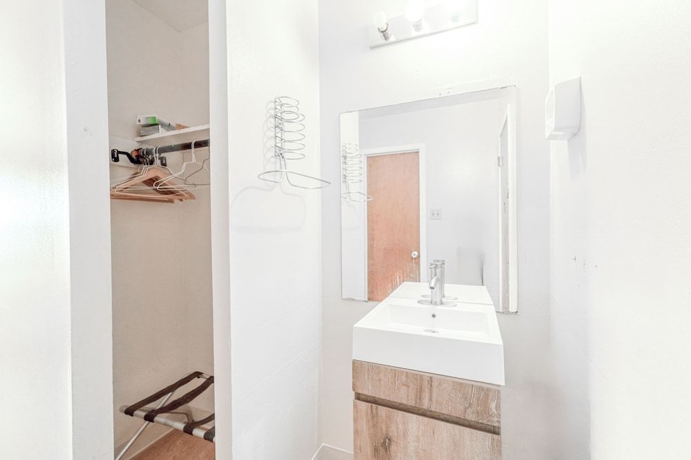 Capital O American Inn Colorado City I-20 2 Double Beds Non-Smoking 6