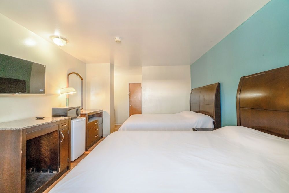 Capital O American Inn Colorado City I-20 2 Double Beds Non-Smoking 4