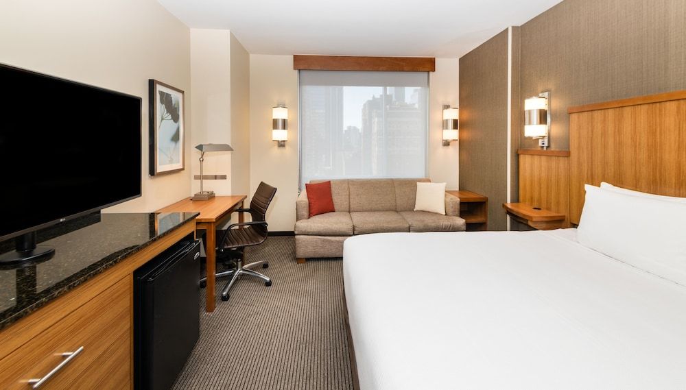 Hyatt Place New York Midtown South Standard Room, 1 King Bed, City View (Empire State Building) 2