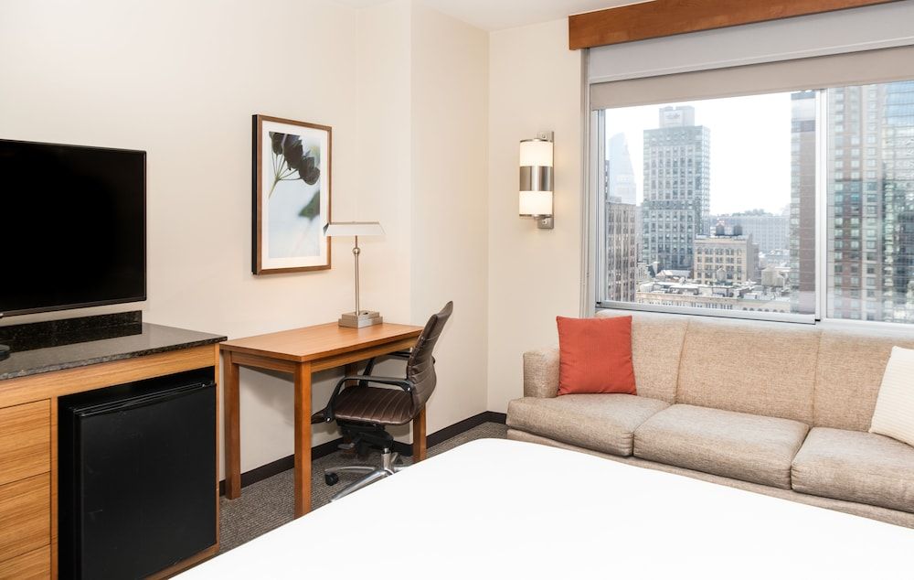 Hyatt Place New York Midtown South Standard Room, 1 King Bed, City View (Empire State Building) 6