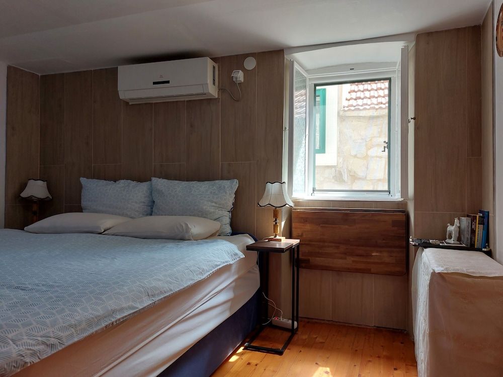 undefined Cozy En-suite Rm on Dumanica 8