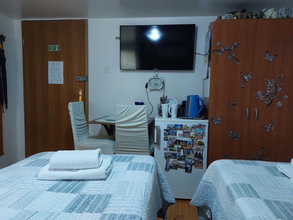 Cozy En-suite Rm on Dumanica Comfort Double or Twin Room 11