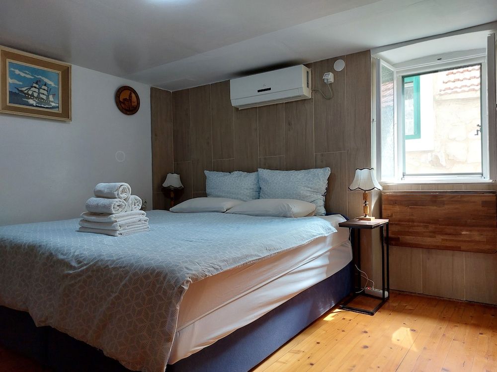 undefined Cozy En-suite Rm on Dumanica 6