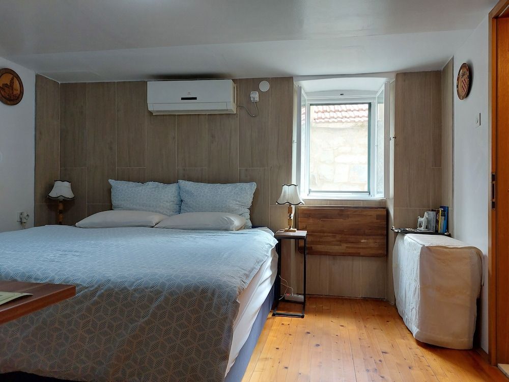 undefined Cozy En-suite Rm on Dumanica 2