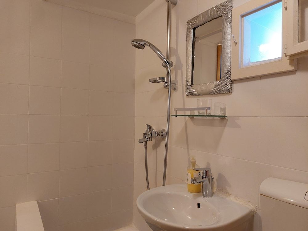 Cozy En-suite Rm on Dumanica Comfort Double or Twin Room 13