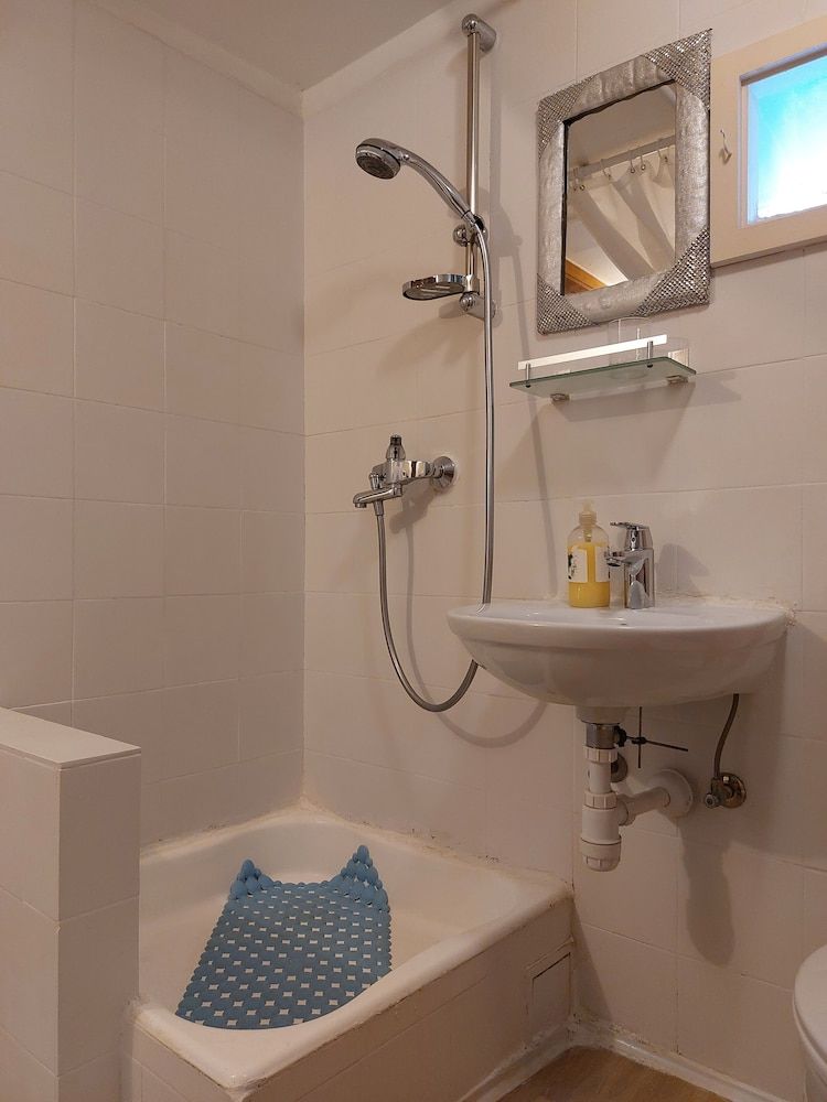 Cozy En-suite Rm on Dumanica Comfort Double or Twin Room 15