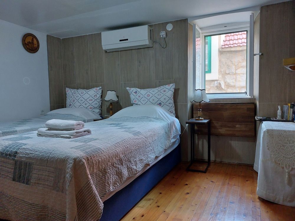 undefined Cozy En-suite Rm on Dumanica 5