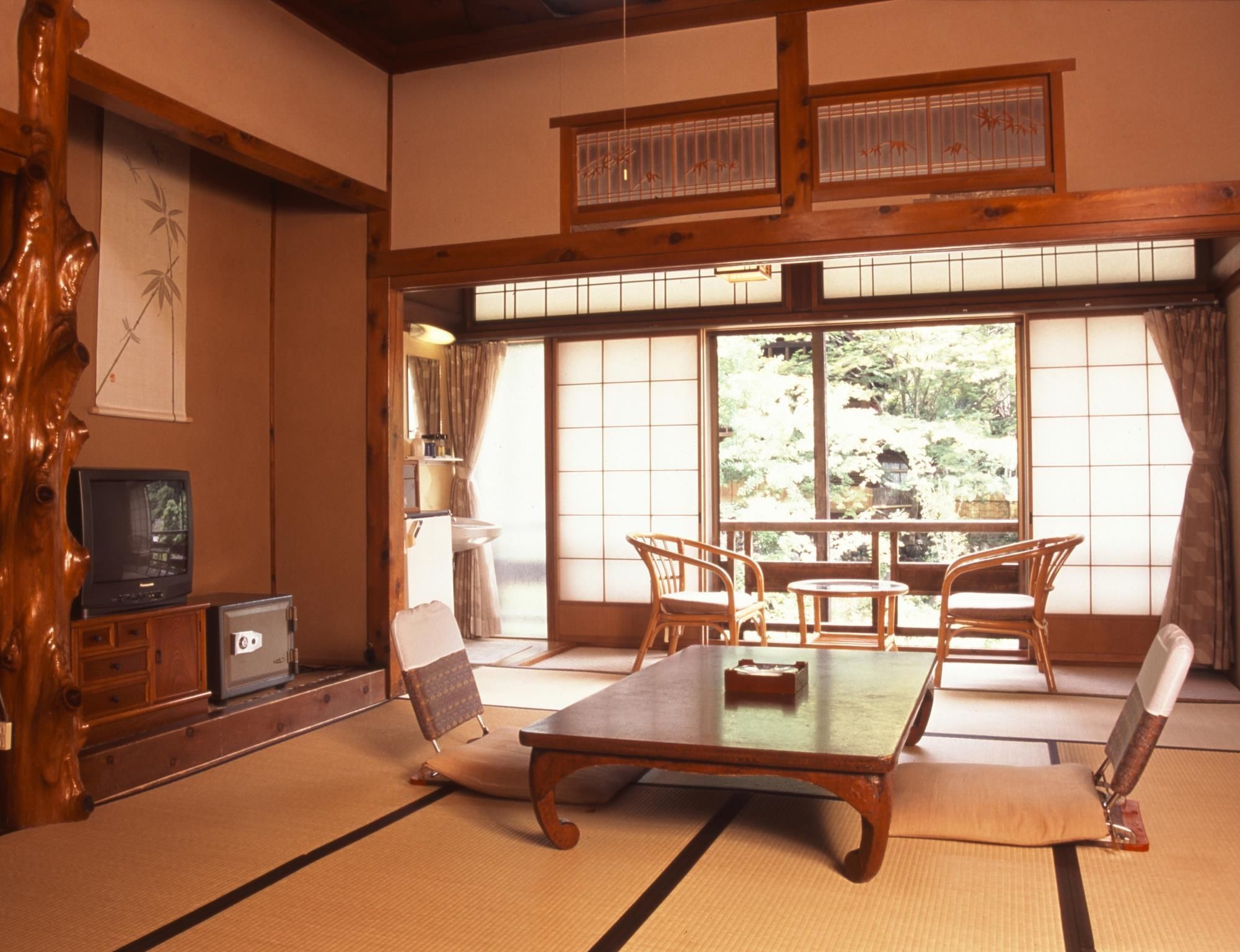 Japanese Style Annex with Shared Bathroom